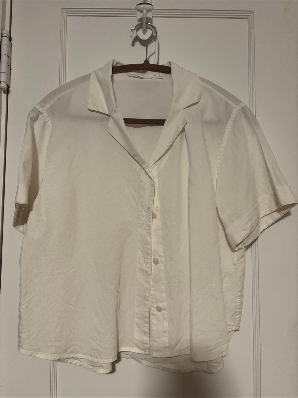 Uniqlo Short-Sleeve Button-Down Shirt in Cream
